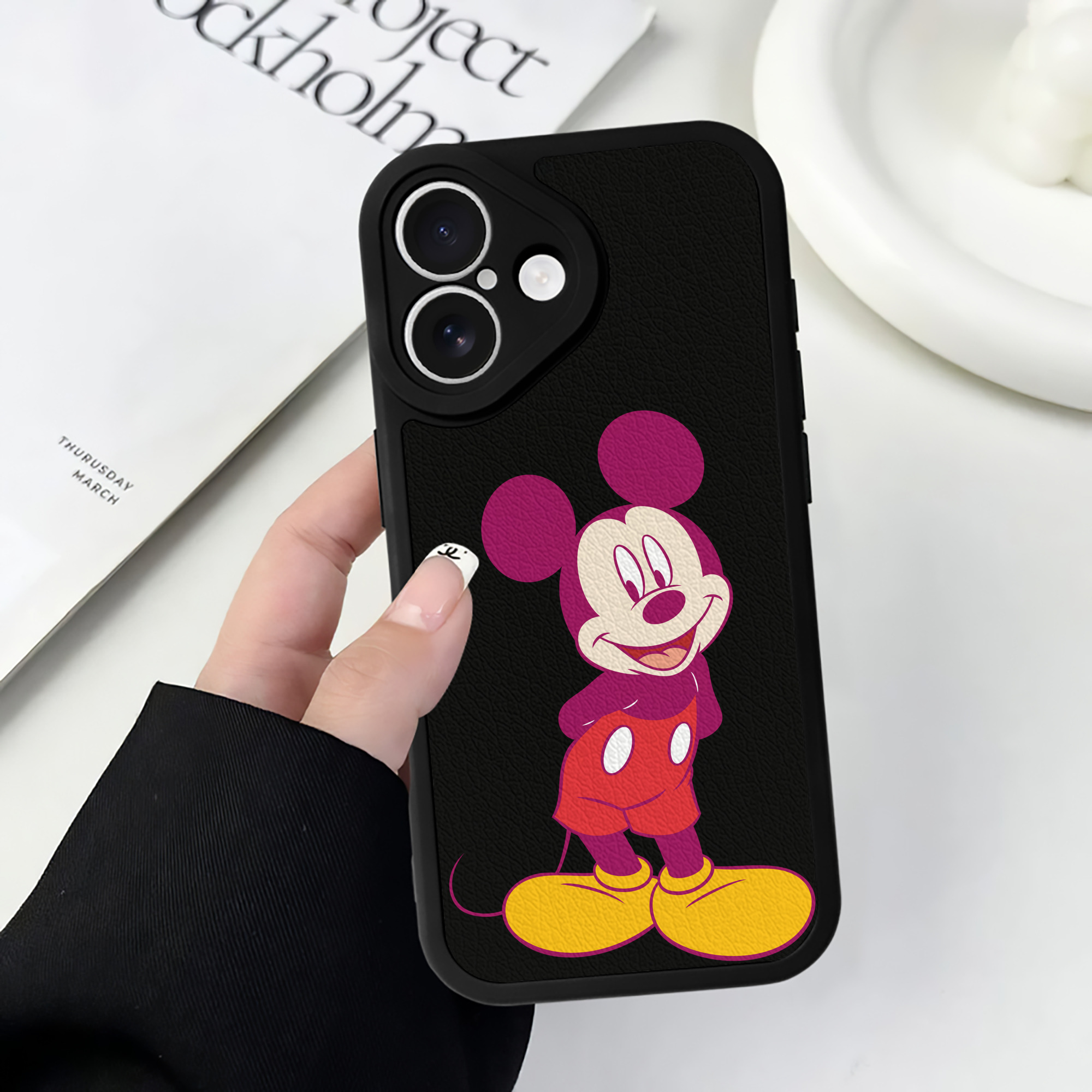 （画像用） ミッキーマウス Mickey Mouse 【iPhone 16シリーズ対応】シリコンスマホケース（レザー調） 材質：シリコン